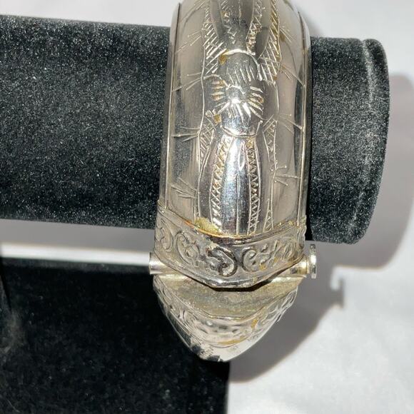 VTG SILVER TONE METAL OVER BRASS ETCHED NEPALESE BANGLE BRACELET HINGE CLASP - Picture 2 of 13